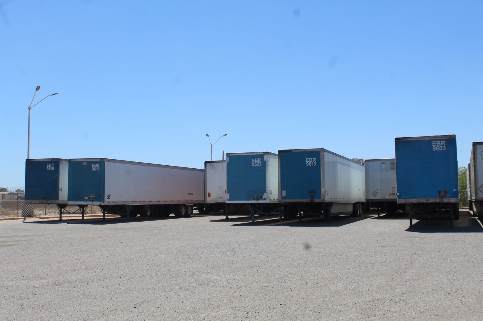 Unidad de carga EBR Transporte operando en ruta federal